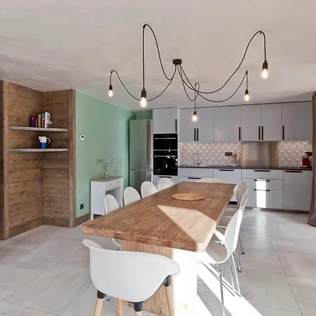 10 Personnes Proche Pistes Et Commerces Belle Vue La Plagne